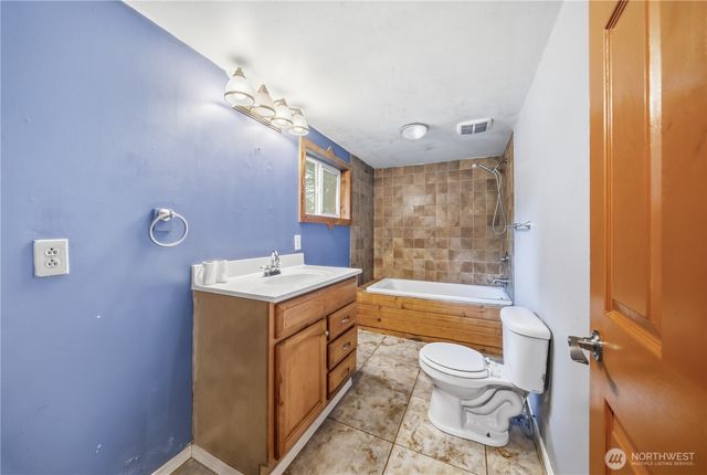 810 S Lake Roesiger Road, Snohomish, WA 98290