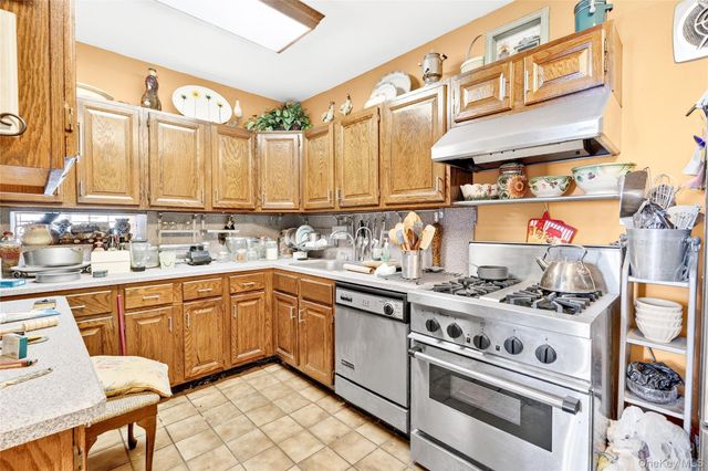 376 Bronx Park Avenue, Bronx, NY 10460