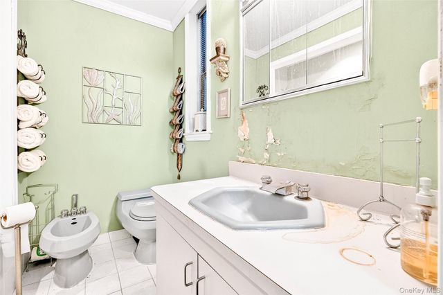 376 Bronx Park Avenue, Bronx, NY 10460