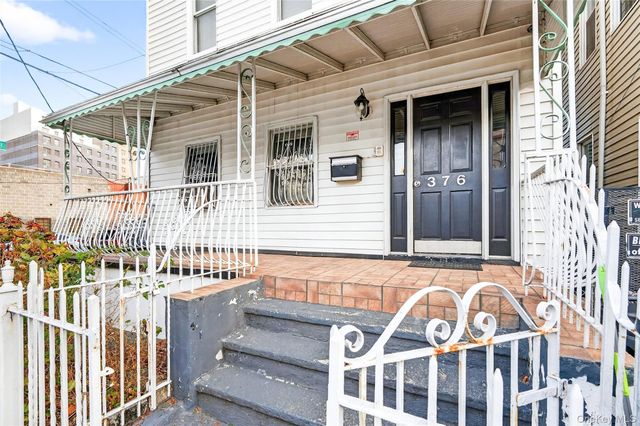 376 Bronx Park Avenue, Bronx, NY 10460
