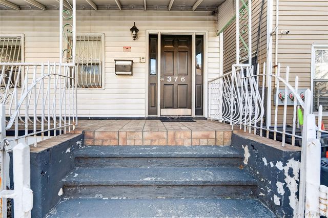 376 Bronx Park Avenue, Bronx, NY 10460