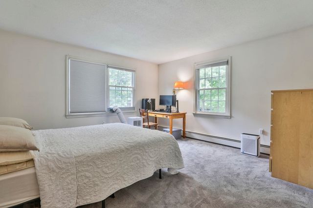6 Autumn Leaf Dr Apt 20, Nashua, NH 03060