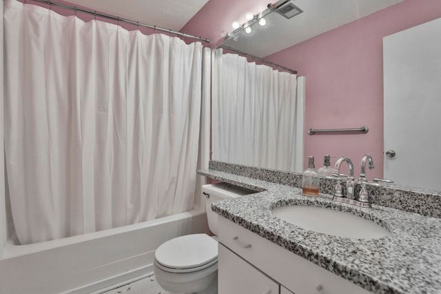 6 Autumn Leaf Dr Apt 20, Nashua, NH 03060