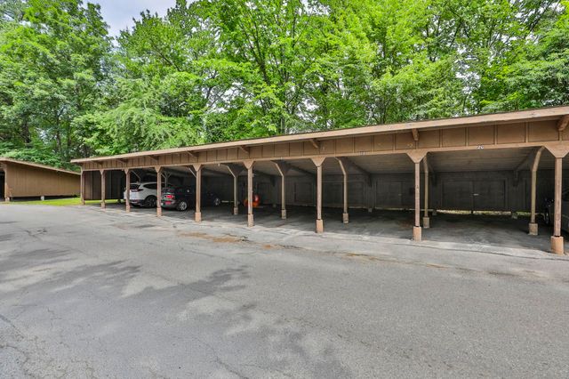 6 Autumn Leaf Dr Apt 20, Nashua, NH 03060