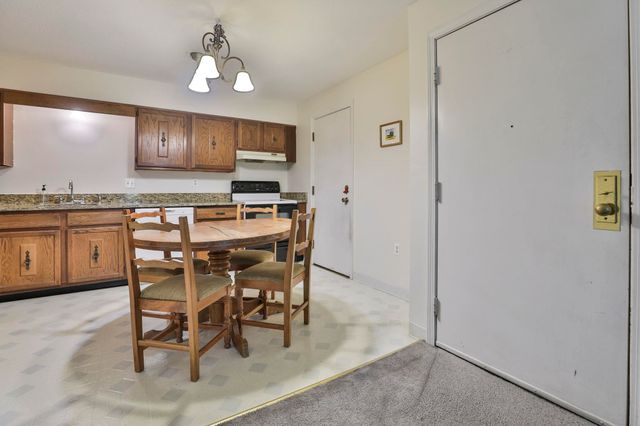6 Autumn Leaf Dr Apt 20, Nashua, NH 03060