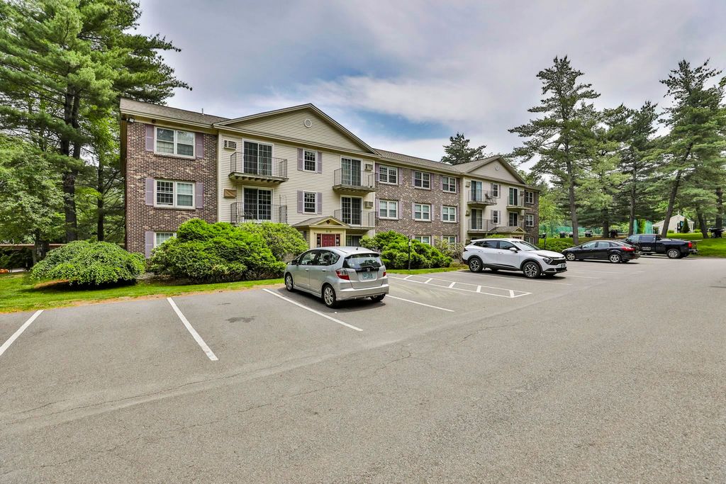 6 Autumn Leaf Dr Apt 20, Nashua, NH 03060