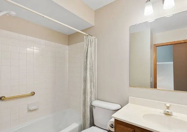 27W220 Chelsea Circle N, Winfield, IL 60190