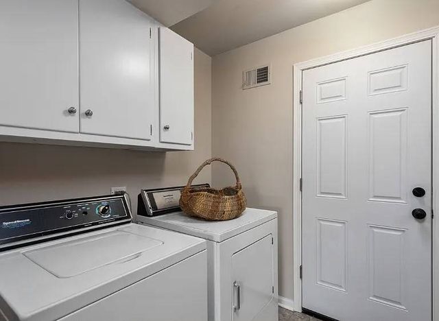 27W220 Chelsea Circle N, Winfield, IL 60190