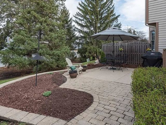 27W220 Chelsea Circle N, Winfield, IL 60190