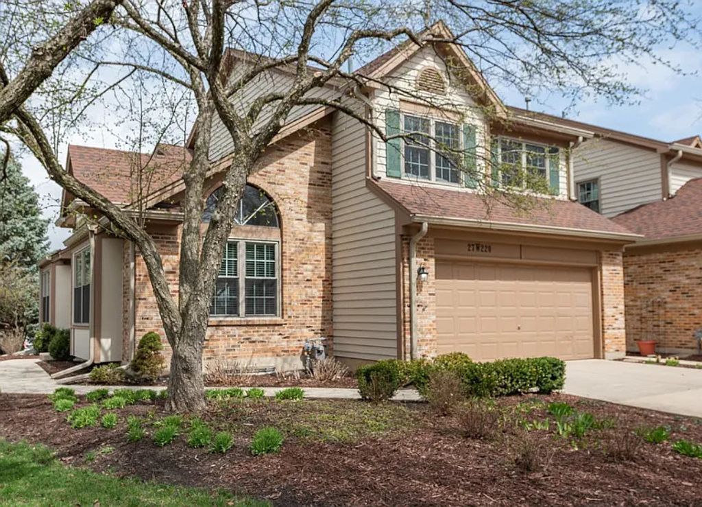 27W220 Chelsea Circle N, Winfield, IL 60190