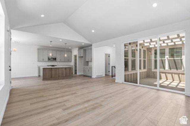 11184 S EASY BEE RD, South Jordan, UT 84009