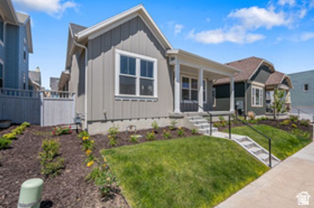 11184 S EASY BEE RD, South Jordan, UT 84009
