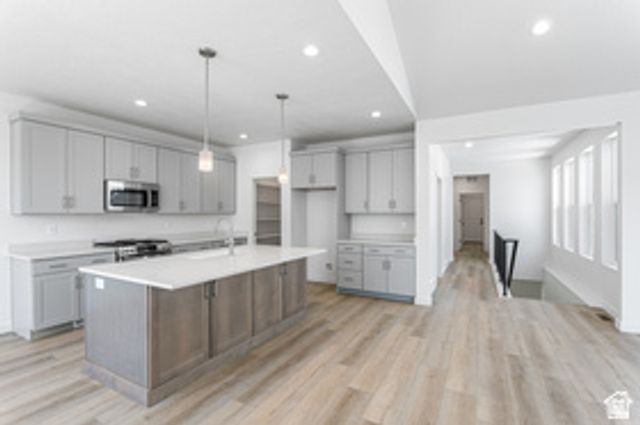 11184 S EASY BEE RD, South Jordan, UT 84009