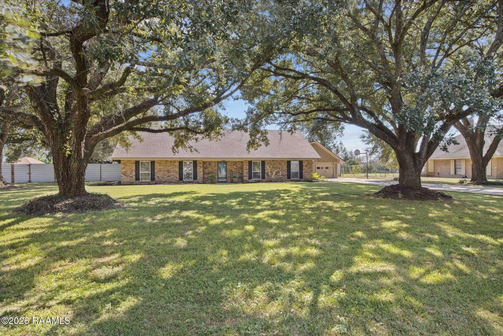 1059 Briar Patch Drive, Broussard, LA 70518