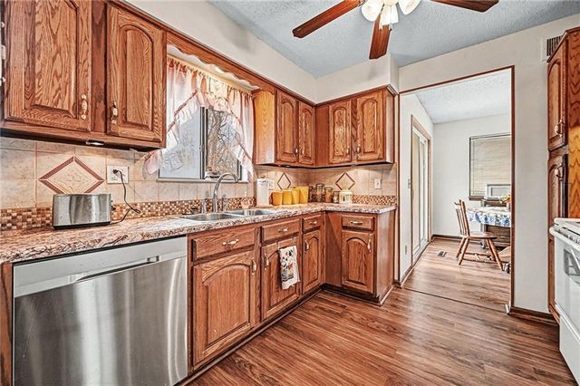 829 NW 69th Street, Kansas City, MO 64118