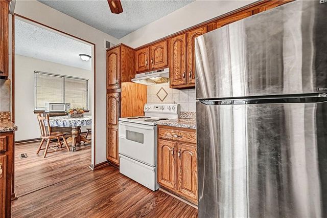 829 NW 69th Street, Kansas City, MO 64118