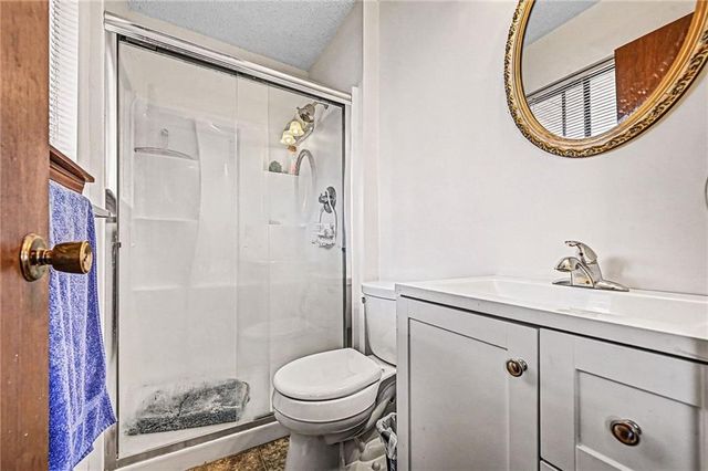 829 NW 69th Street, Kansas City, MO 64118