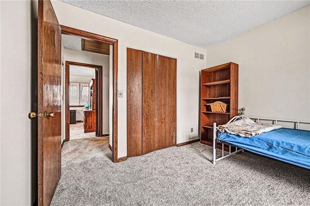 829 NW 69th Street, Kansas City, MO 64118