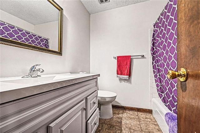 829 NW 69th Street, Kansas City, MO 64118