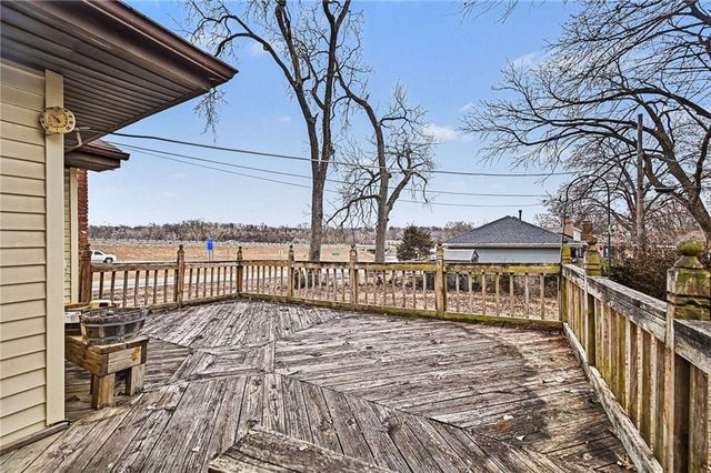 829 NW 69th Street, Kansas City, MO 64118