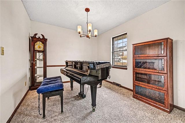 829 NW 69th Street, Kansas City, MO 64118