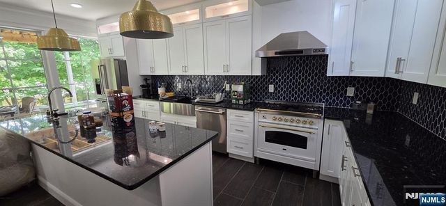 194 Macdonald Drive, Wayne, NJ 07470