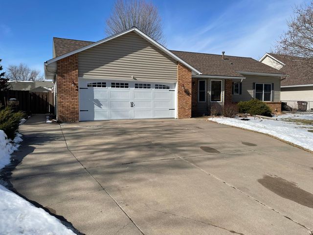 1458 Erickson Drive, Hastings, MN 55033