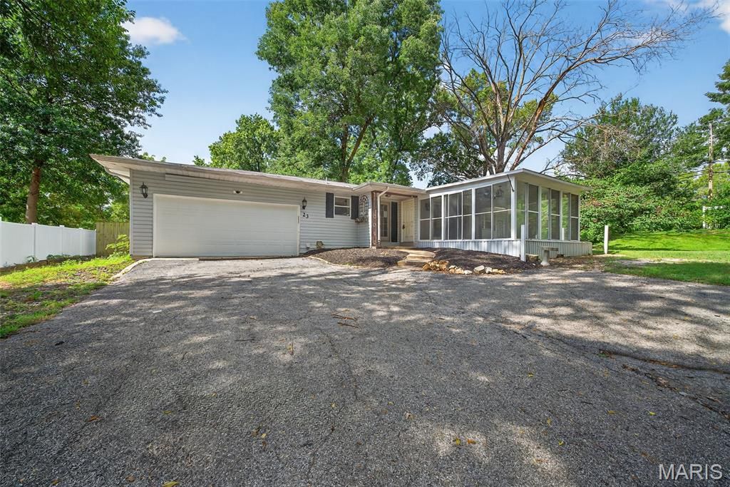 23 Melody Lane S, St Charles, MO 63303