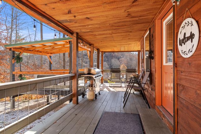 16 Hickory Lane, Campton, KY 41301