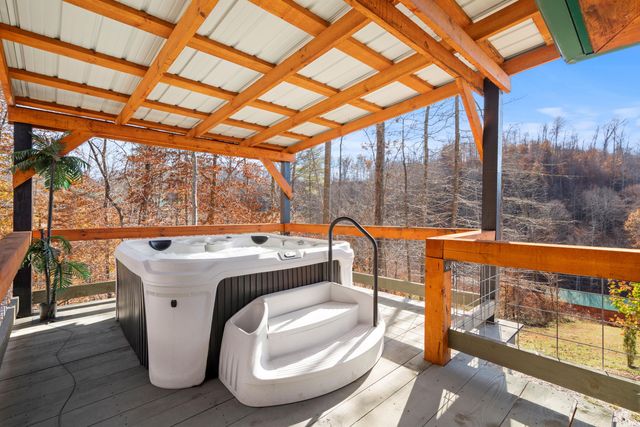 16 Hickory Lane, Campton, KY 41301