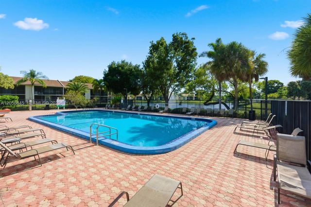 1252 S Military Trl 1415, Deerfield Beach, FL 33442