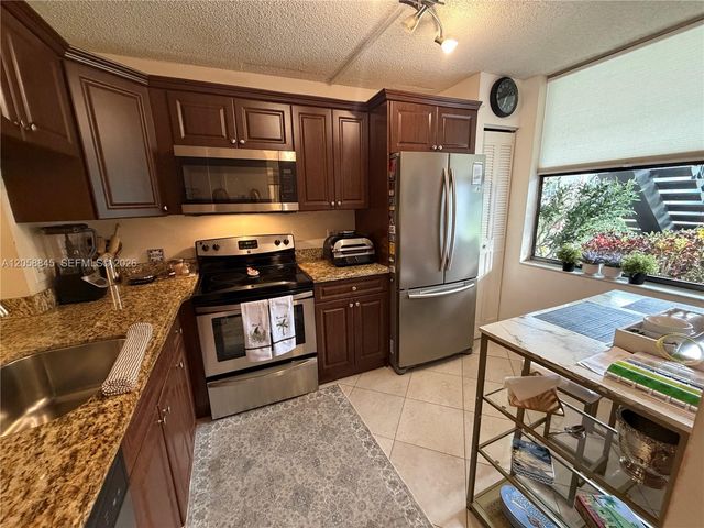 1252 S Military Trl 1415, Deerfield Beach, FL 33442