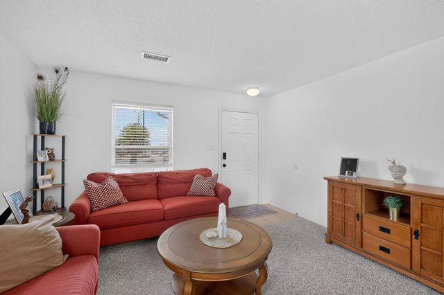 3700 Rancher Loop NE, Rio Rancho, NM 87144
