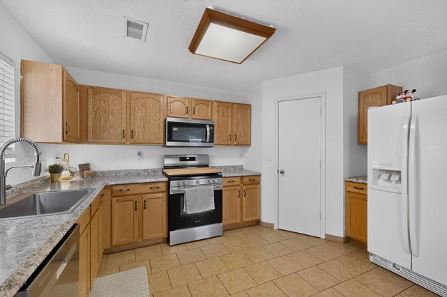 3700 Rancher Loop NE, Rio Rancho, NM 87144