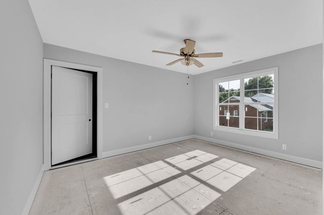 262 Rossview Rd, Clarksville, TN 37043