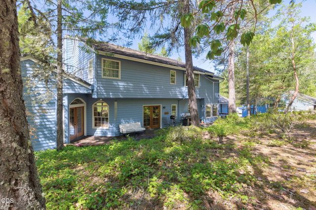 543 Serenity Lane, Grants Pass, OR 97526