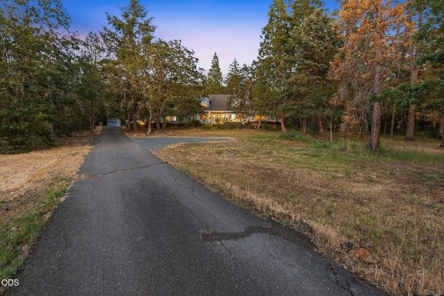 543 Serenity Lane, Grants Pass, OR 97526