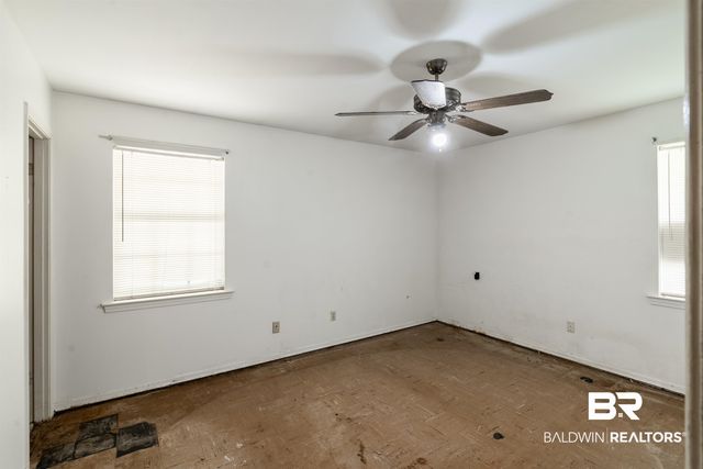 536 Woodlore Drive, Chickasaw, AL 36611