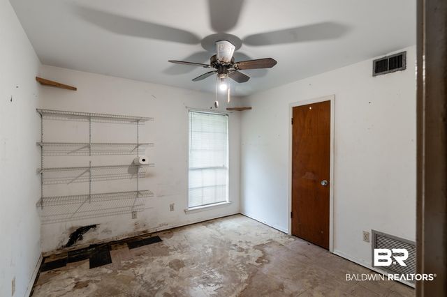 536 Woodlore Drive, Chickasaw, AL 36611