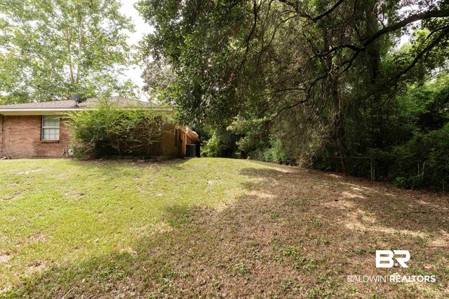 536 Woodlore Drive, Chickasaw, AL 36611