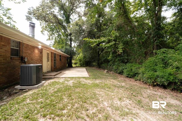 536 Woodlore Drive, Chickasaw, AL 36611