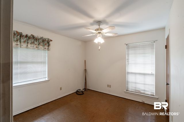 536 Woodlore Drive, Chickasaw, AL 36611