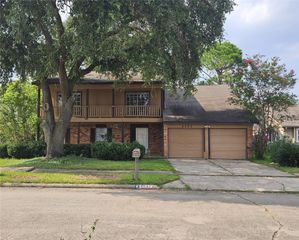 8622 Quail Burg Lane, Houston, TX 77489