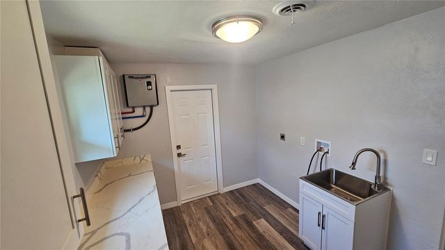 3317 PINE VALLEY DRIVE, Sarasota, FL 34239