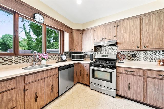 87 Edwin St, Quincy, MA 02171