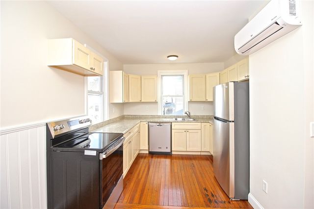 668 Thames Street 2, Newport, RI 02840