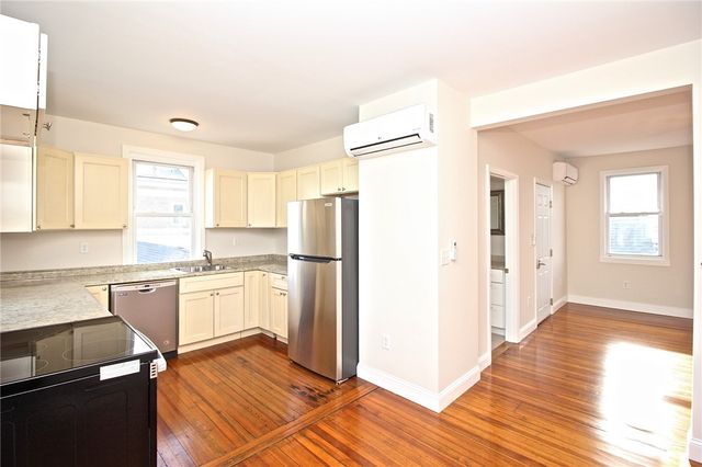 668 Thames Street 2, Newport, RI 02840