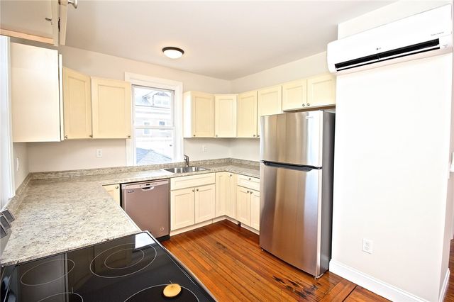 668 Thames Street 2, Newport, RI 02840