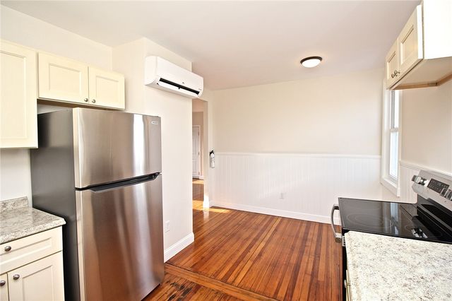 668 Thames Street 2, Newport, RI 02840