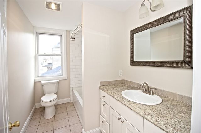 668 Thames Street 2, Newport, RI 02840